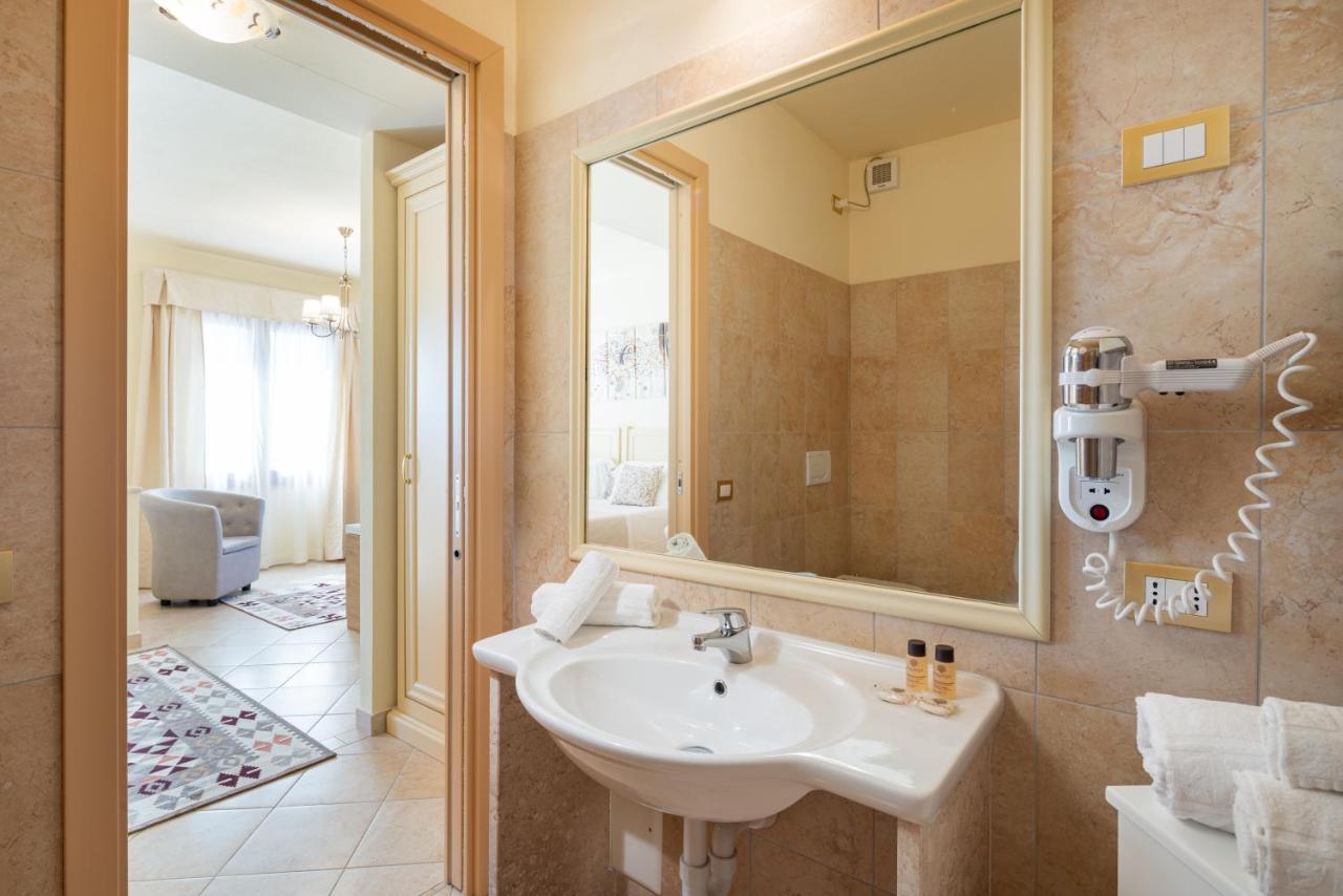 אולביה Hotel Regina Elena מראה חיצוני תמונה