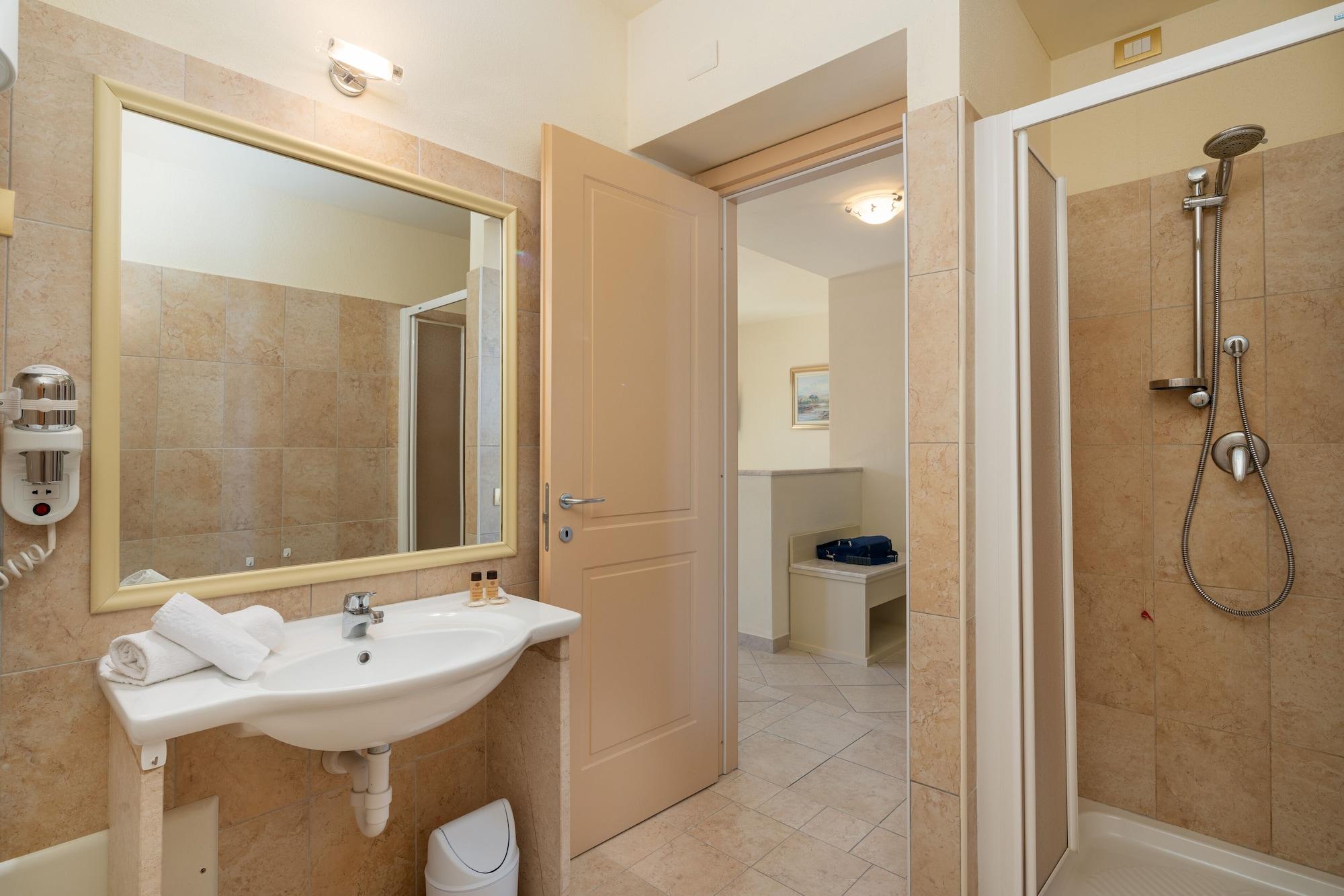 אולביה Hotel Regina Elena מראה חיצוני תמונה