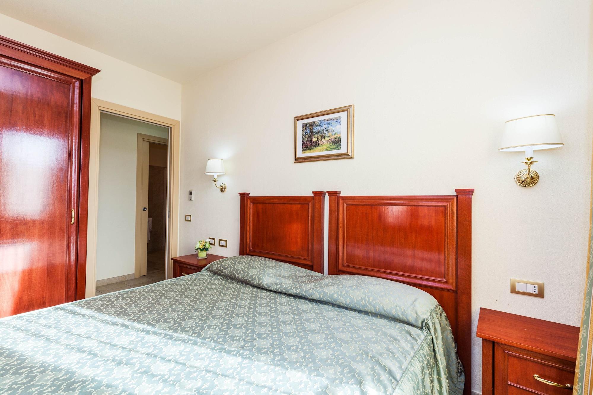 אולביה Hotel Regina Elena מראה חיצוני תמונה