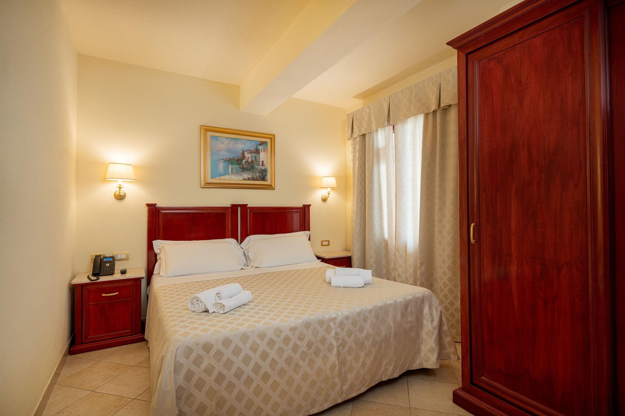 אולביה Hotel Regina Elena מראה חיצוני תמונה