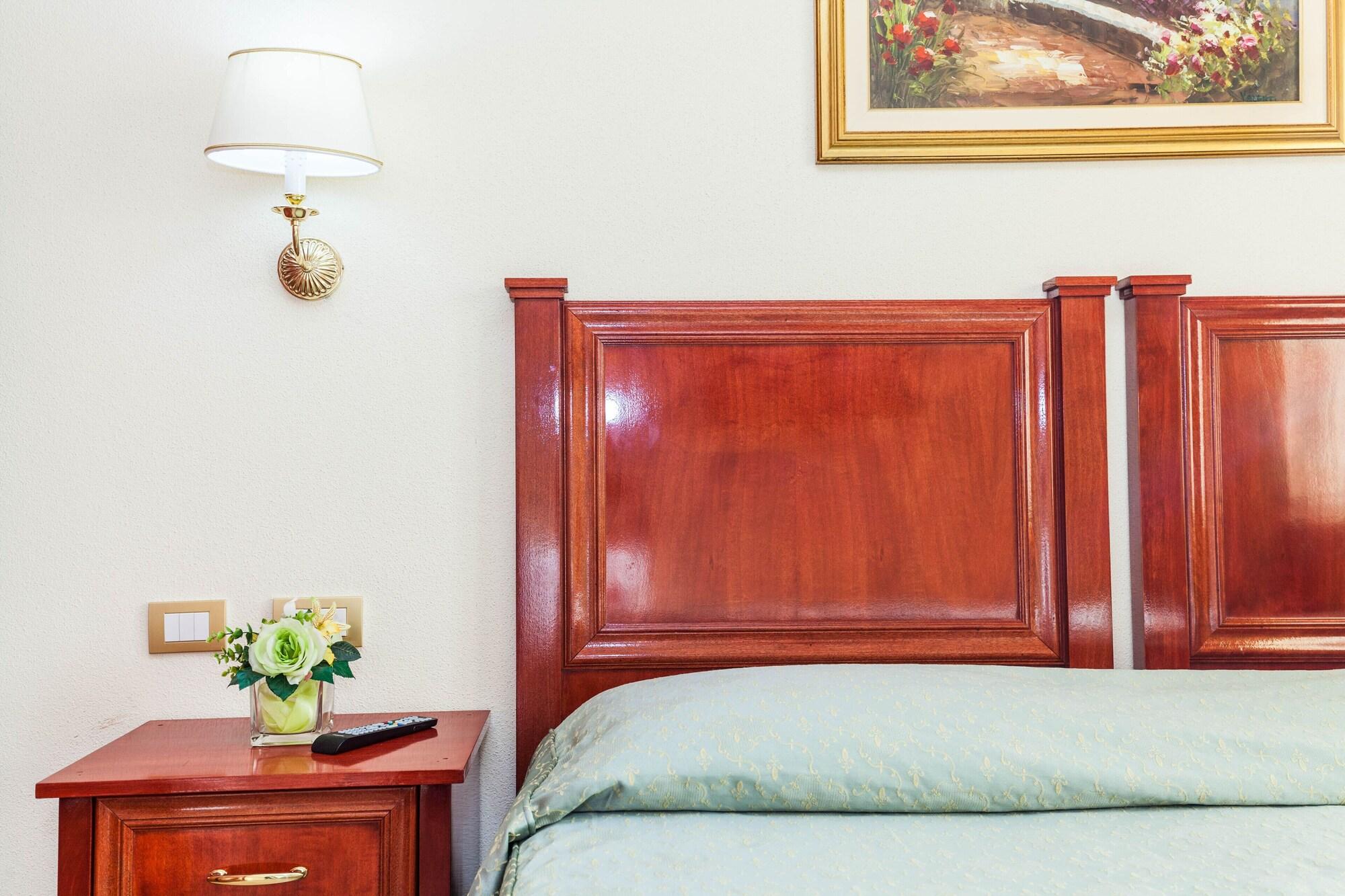 אולביה Hotel Regina Elena מראה חיצוני תמונה